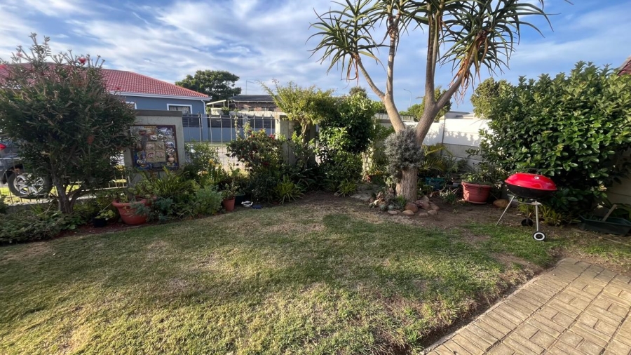 3 Bedroom Property for Sale in Wavecrest Eastern Cape